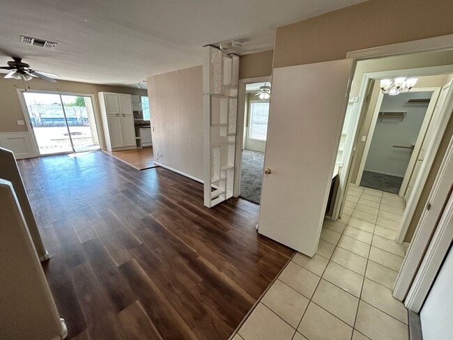 Building Photo - Charming 4-bedroom home in El Mirage