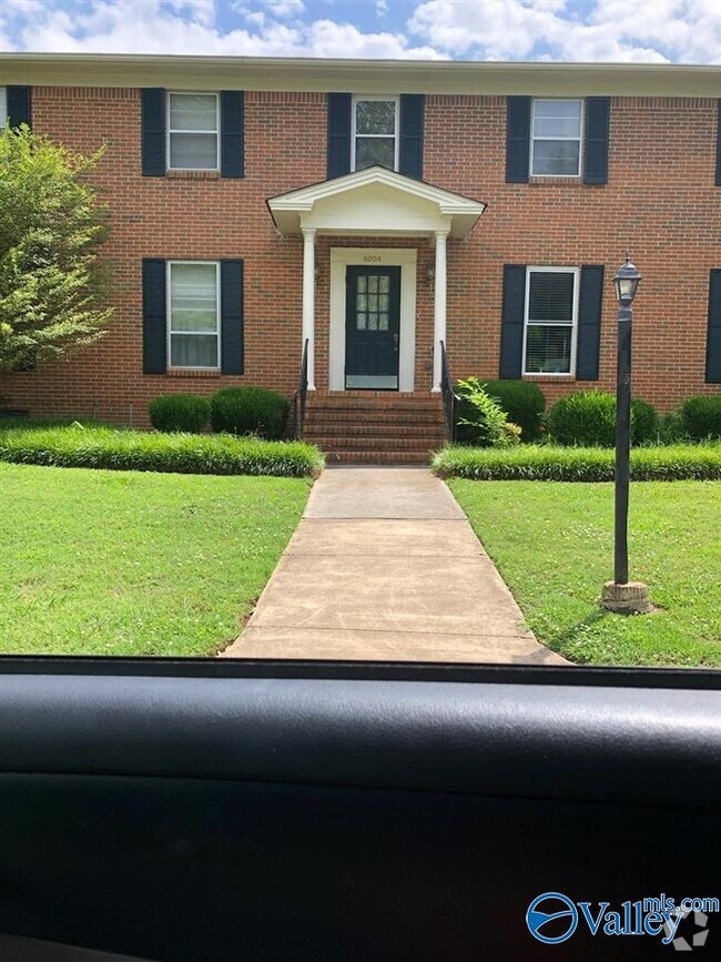 Building Photo - 8204 Willowbrook Cir SE