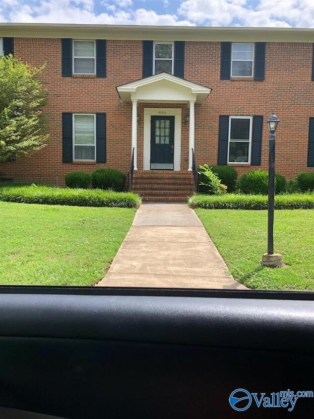 Primary Photo - 8204 Willowbrook Cir SE