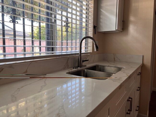 Foto del edificio - 1404 Dawley Ave
