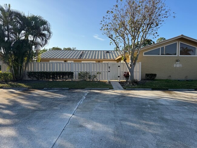 Building Photo - 5604 Eagle Lake Dr