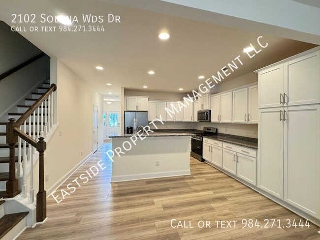 Building Photo - 2102 Solana Wds Dr