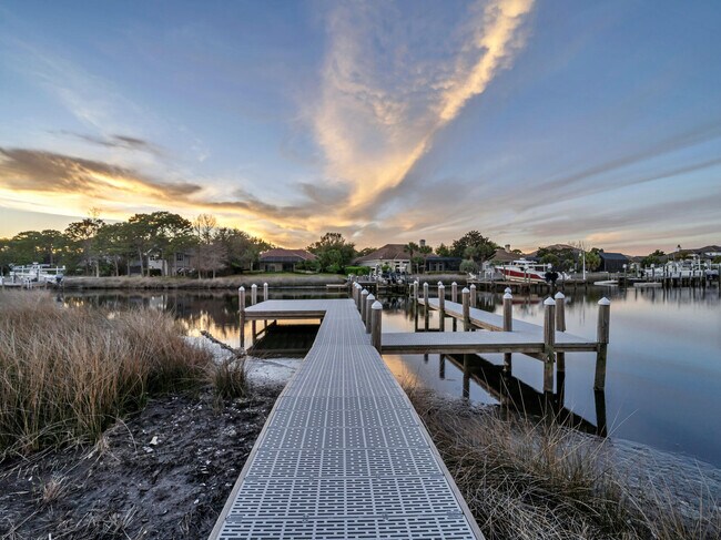 Foto del edificio - 330 Kelly Plantation Dr