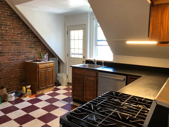 Building Photo - 15 Sanborn Ave