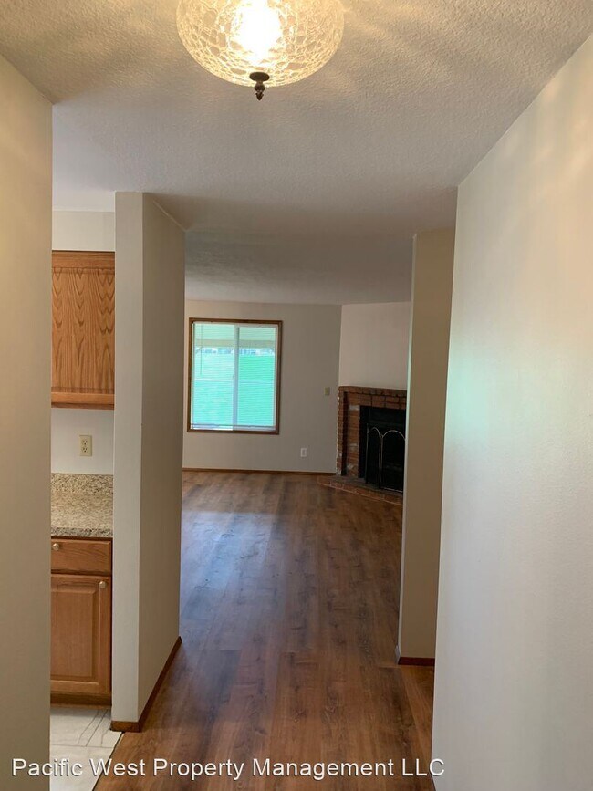Building Photo - 3 br, 2 bath House - 1315 SE 135th Ave.