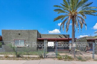 Building Photo - 2034 S 5th Ave