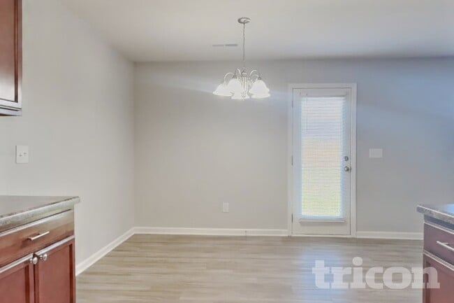 Building Photo - 4114 Vershire Ave