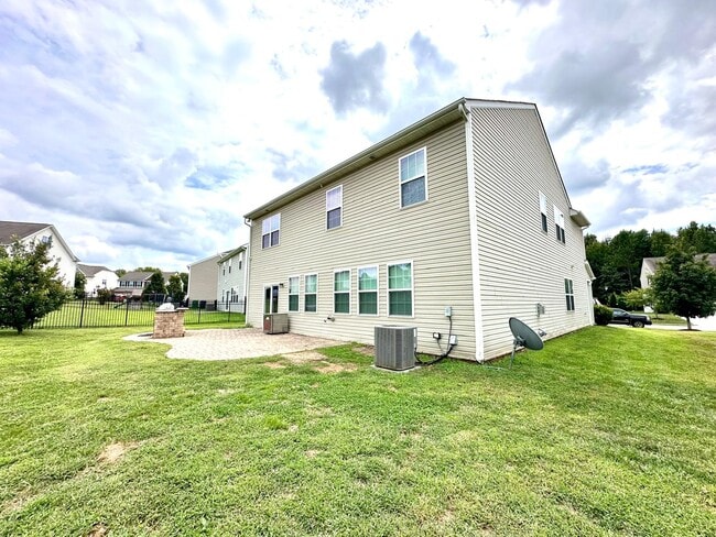 Building Photo - 8019 Kelburn Ln
