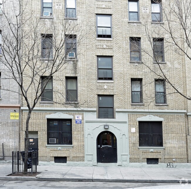 Building Photo - 2674 Valentine Ave