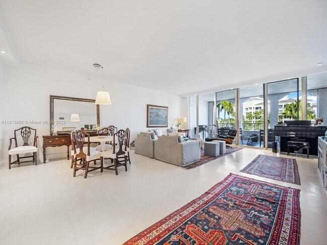Foto del edificio - 733 Crandon Blvd