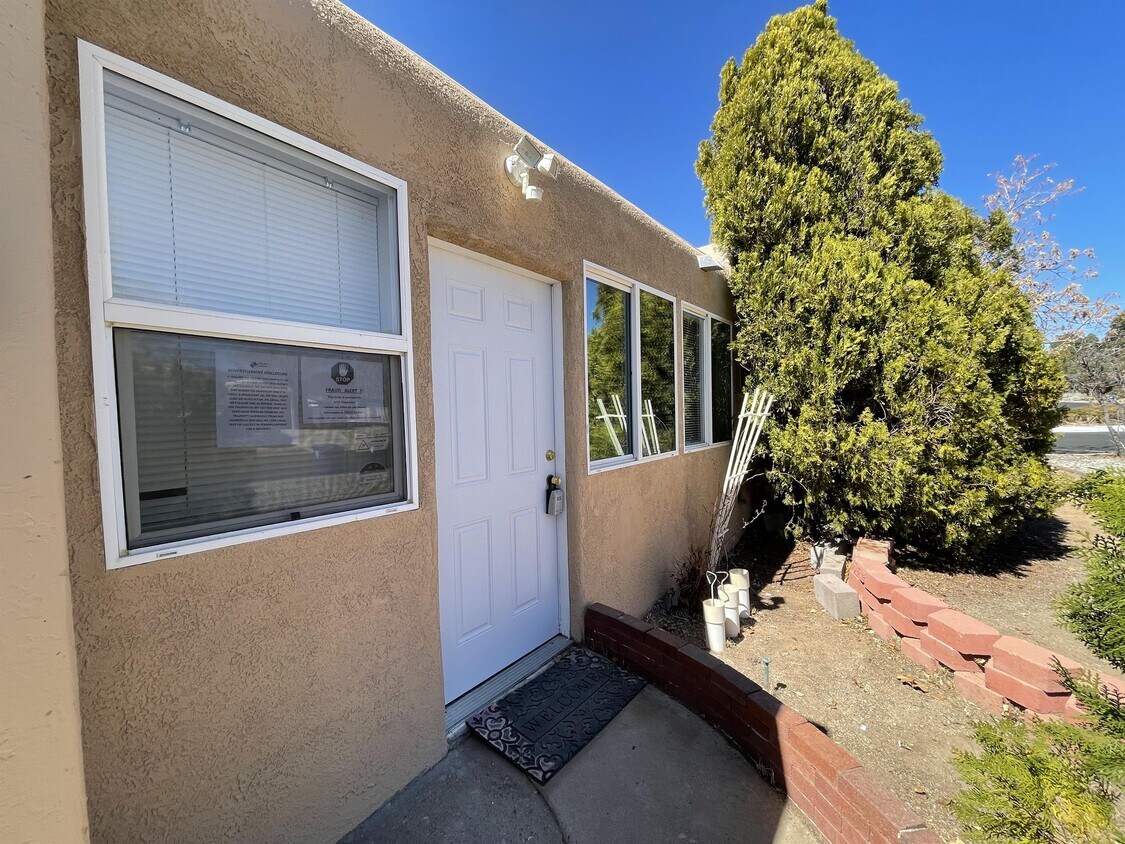 Primary Photo - 2735 San Pablo St NE