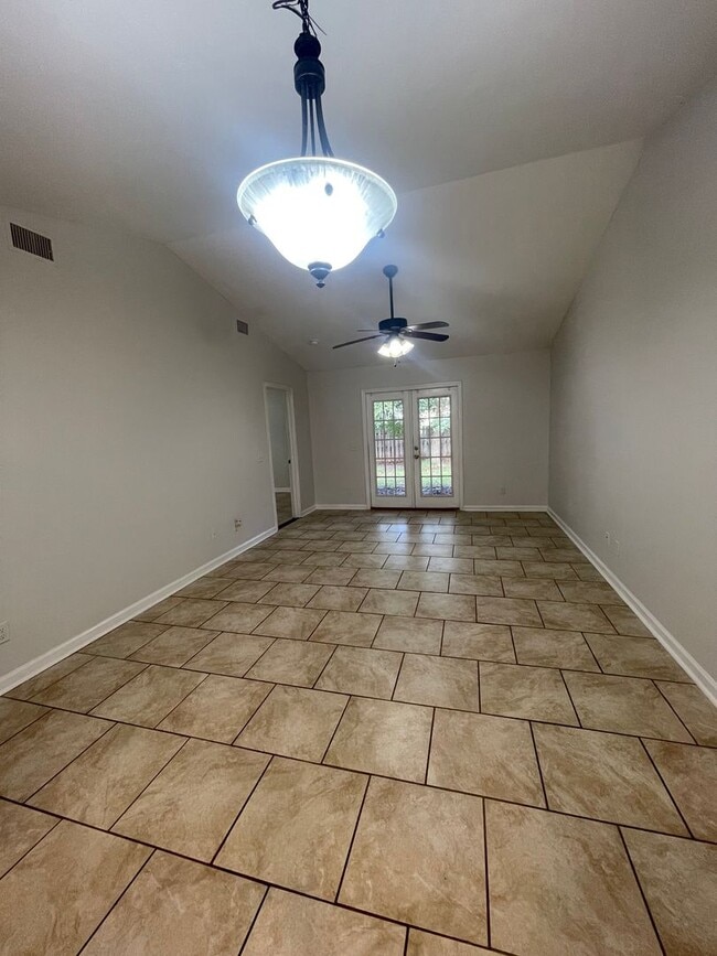 Foto del edificio - 190 Leeswood Cir