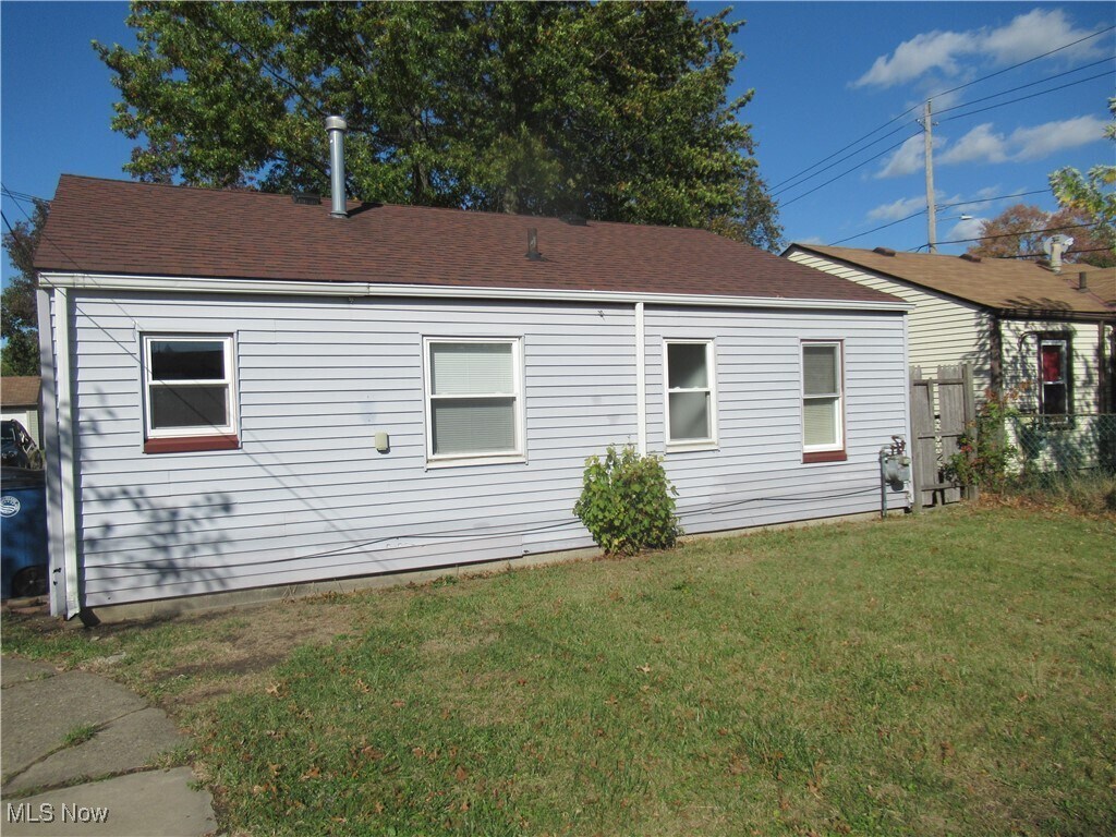 12009 Summerland Ave Cleveland, OH 44111 – photo 2