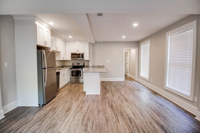 Building Photo - STUNNING MODERN CONDO