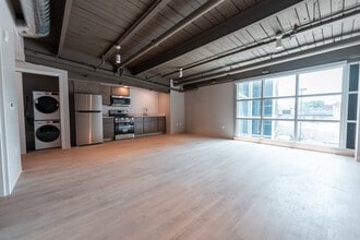 Building Photo - The Parker @ 450