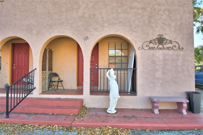 Foto del edificio - 751 Rebecca St