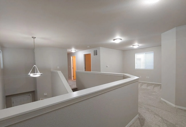 Building Photo - Beautiful 3 Bedroom Home