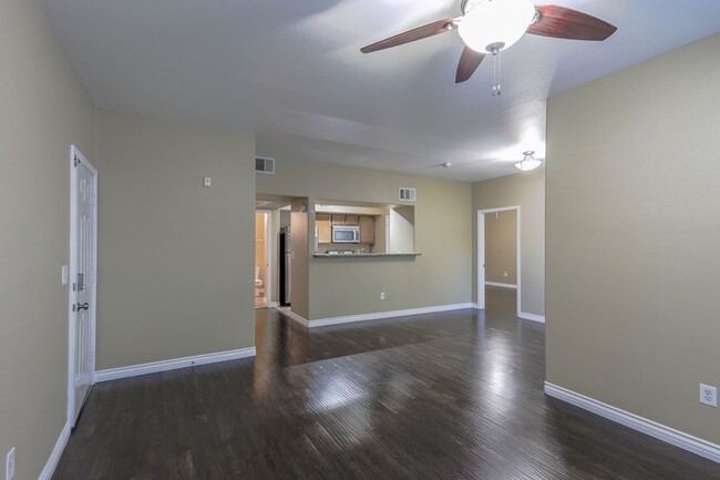 Building Photo - 2 Bedroom, 1st Floor Condo In Gated Community