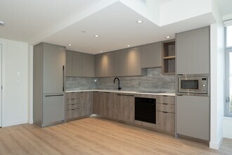 Building Photo - 755 Harbourside Dr