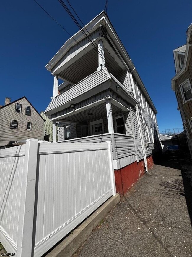 Foto del edificio - 203 Lawrence St