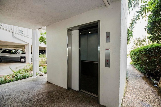 Foto del edificio - 401 Lakeside Ln