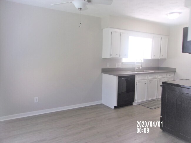 Building Photo - 2015 Cannonade Dr