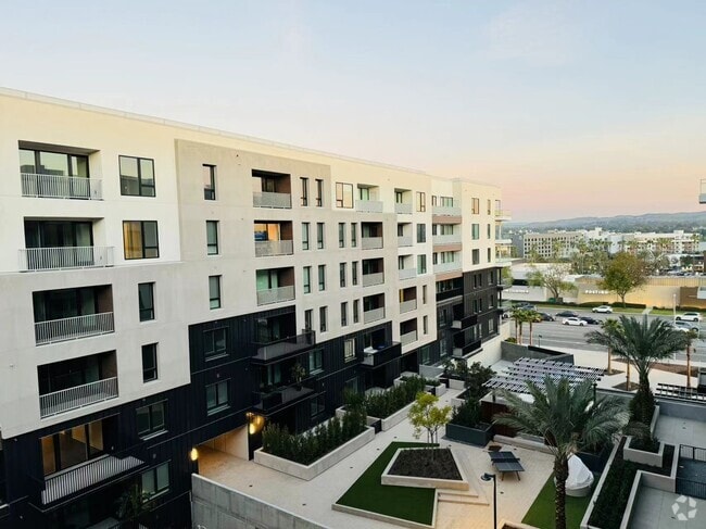 Building Photo - 2606 Rivington