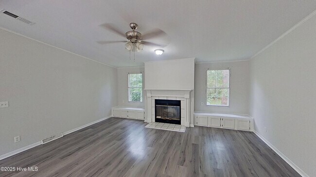 Foto del edificio - 20 Deer Ridge Dr W