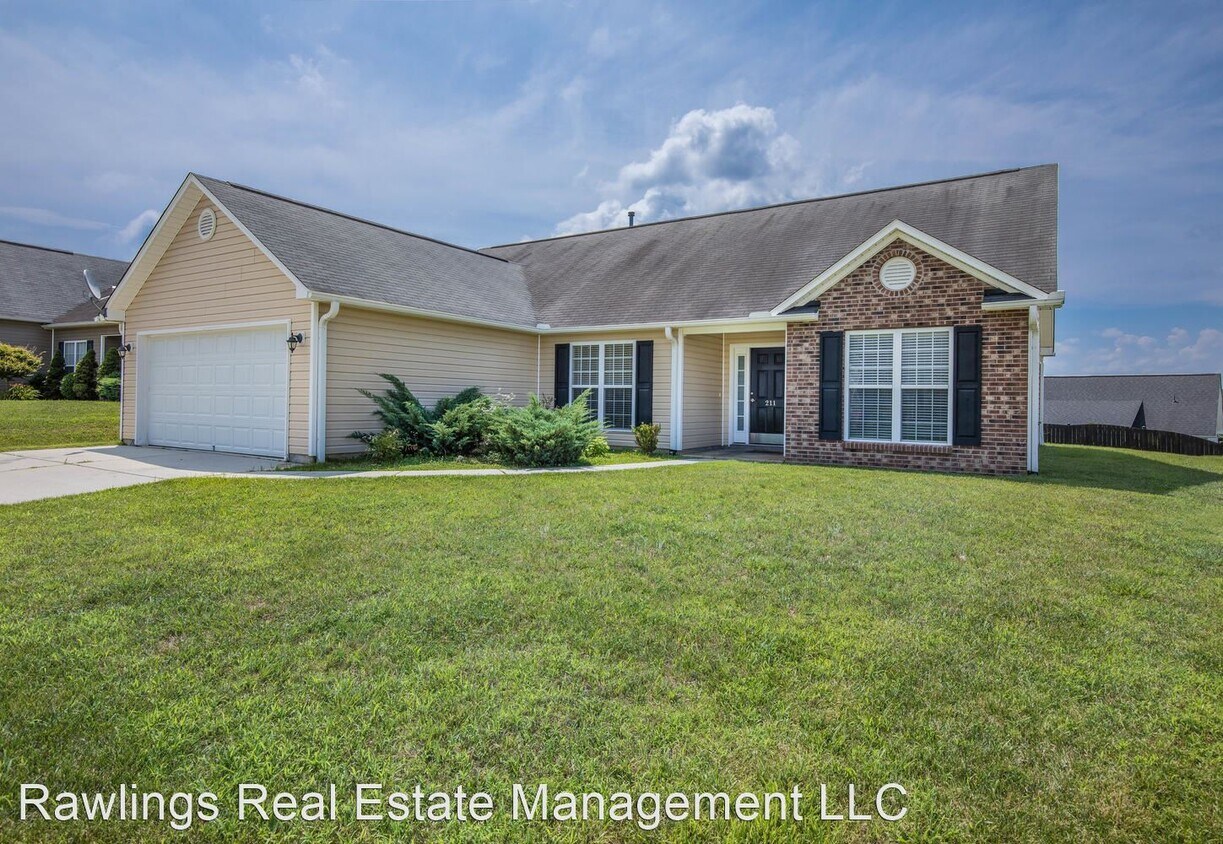Foto principal - 3 br, 2 bath House - 211 Lumber River Road