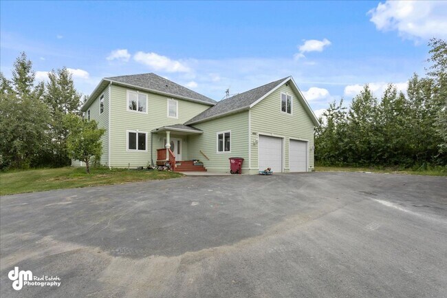Building Photo - Spacious 5BD/3BA Home!