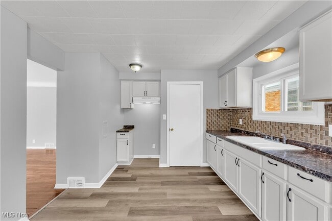 Foto del edificio - 4852 E 94th St