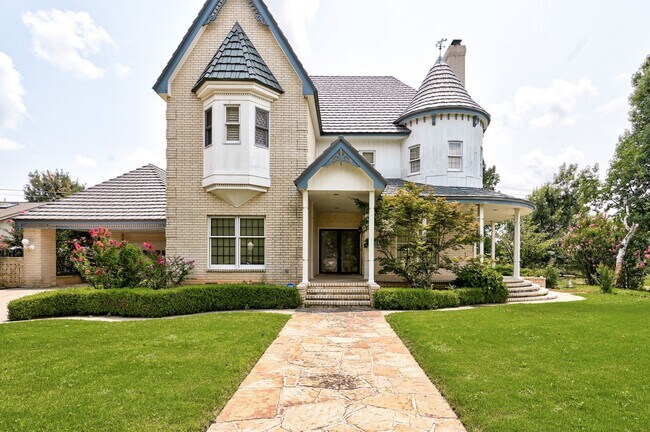 Foto del edificio - ONE OF A KIND 4 bed, 3 bath Victorian Cust...