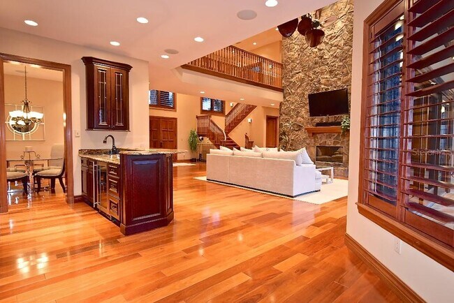 Building Photo - 3544 San Remo Terrace