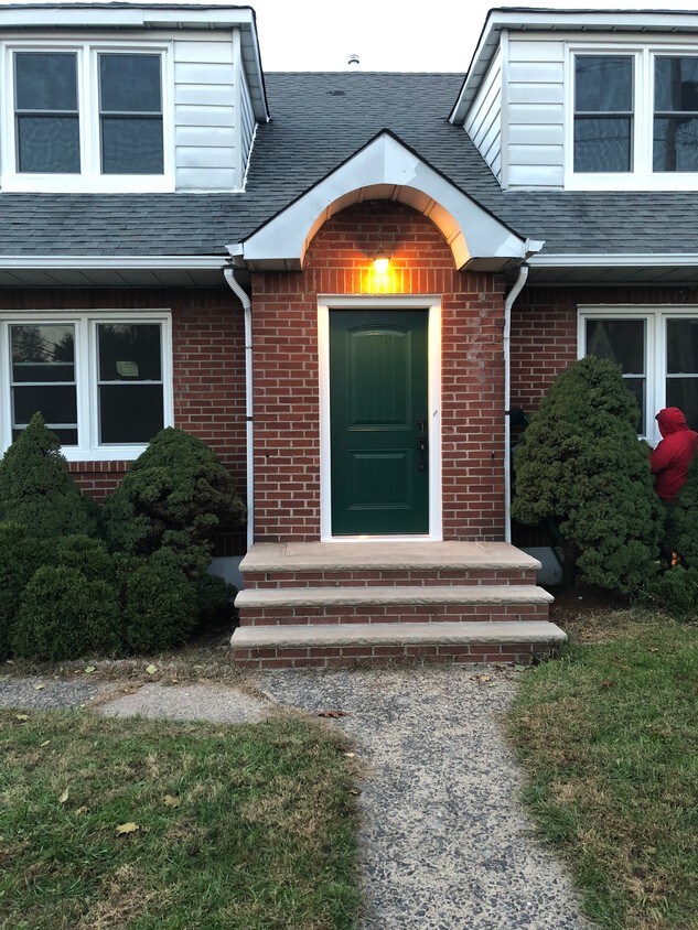 Primary Photo - 100 Wonham St