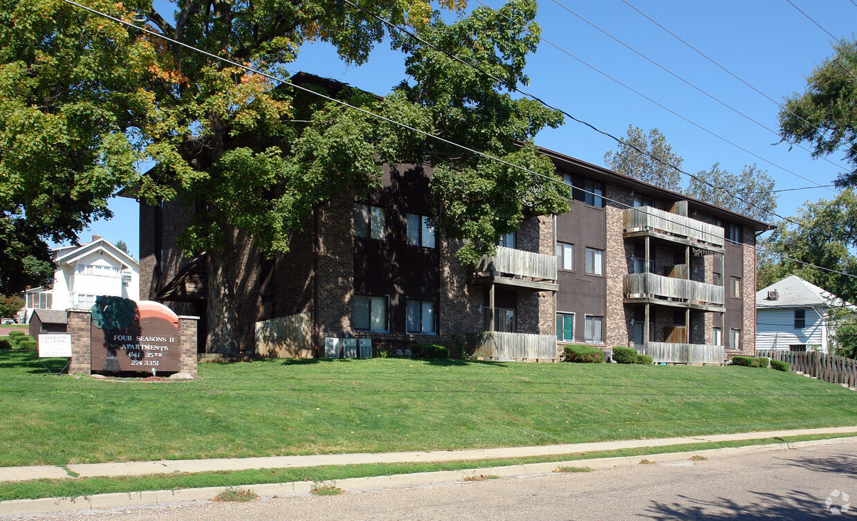 Primary Photo - Four Seasons II Apartments