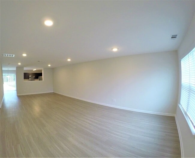 Building Photo - 13 Newport Square Ct