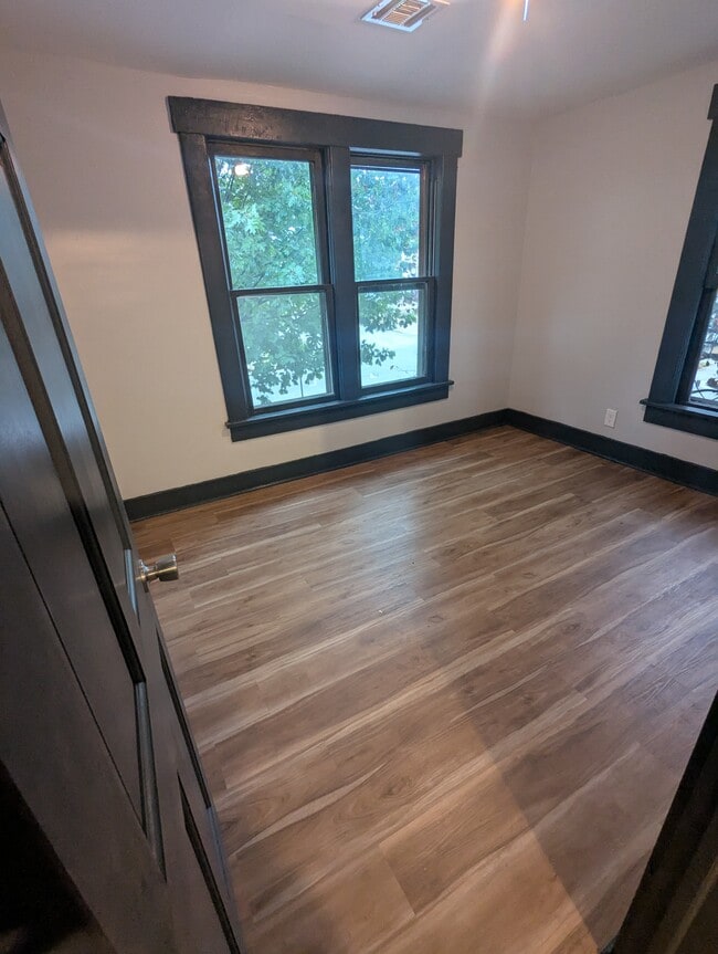 Dormitorio 1 de 2 - 201 W 10th Ave