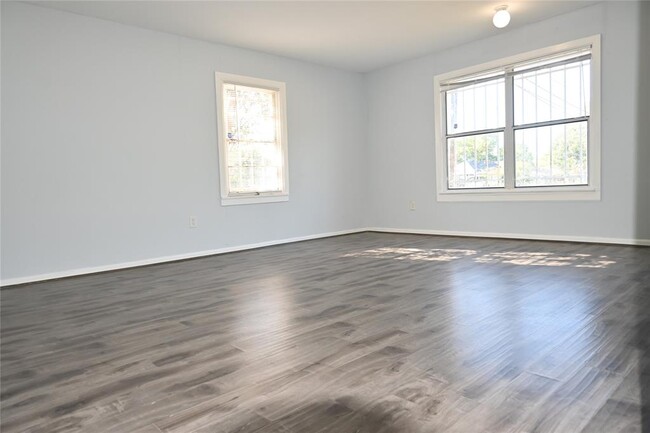 Building Photo - 3502 Mainer St