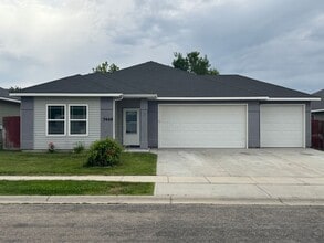 Building Photo - 7445 S Acacia Ave
