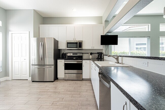 Building Photo - 12855 Devonshire Lakes Cir