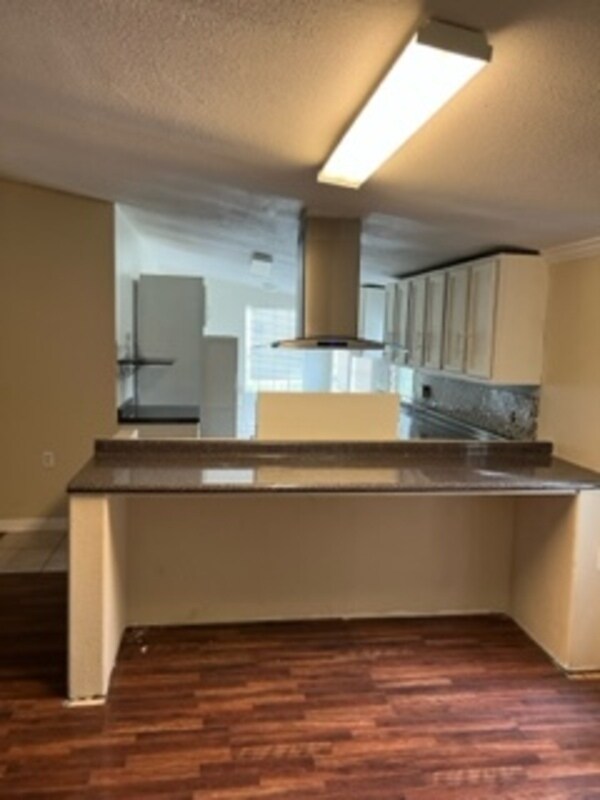 Foto principal - 5721 Fuller Springs Dr
