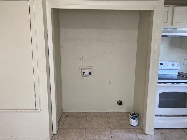 Building Photo - 8305 Garcreek Cir