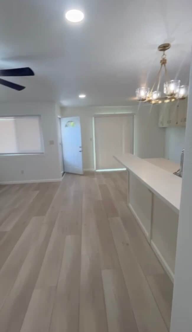 Building Photo - 438 S Lincoln Way