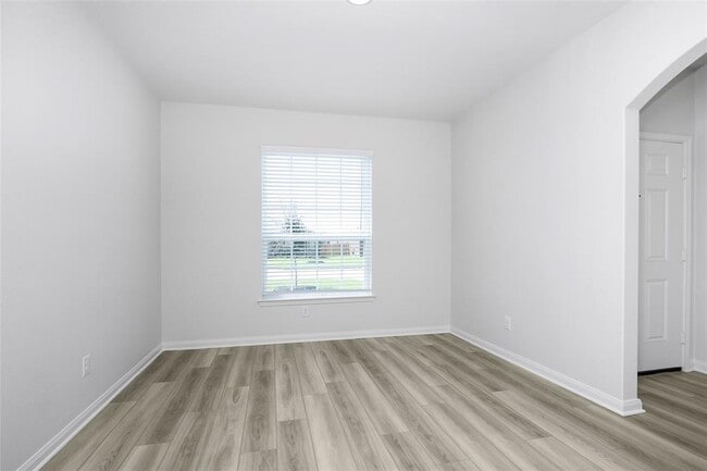 Building Photo - 450 Amberwood Pk Dr