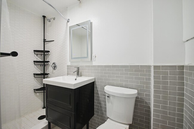 Building Photo - 321.5 Pavonia Ave