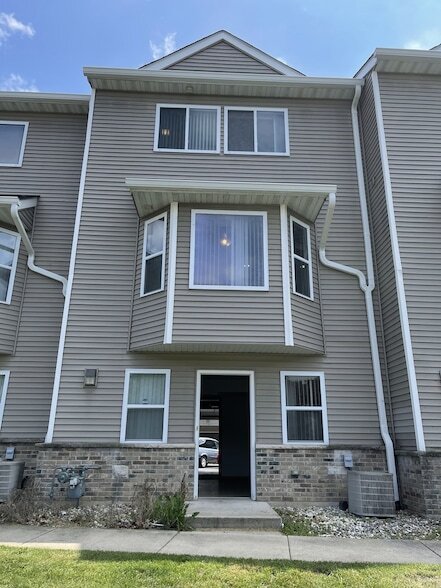 Foto principal - 6032 Park Ridge Rd