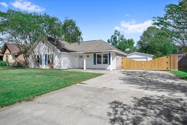 Building Photo - 15116 Rosewood St