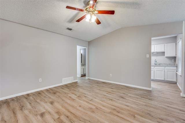 Foto del edificio - 830 Woodland Ct