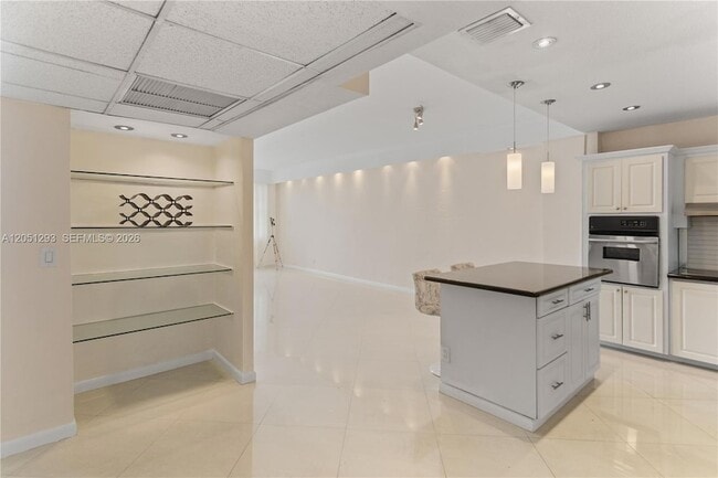 Foto del edificio - 19390 Collins Ave