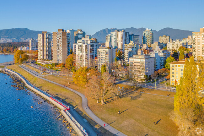 Building Photo - Sun & Surf Apartments